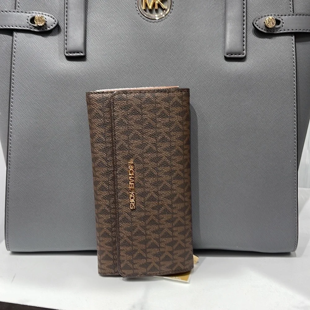 MICHAEL KORS JET SET TRV LARGE TRIFOLD Brown